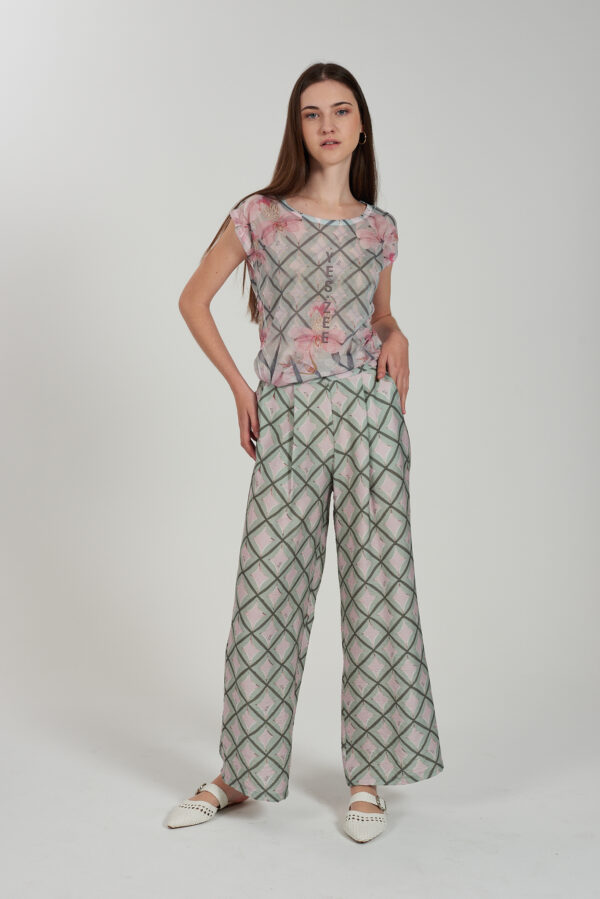 T-SHIRT DONNA SMANICATA CON STAMPA SUBLIMATICA - immagine 3