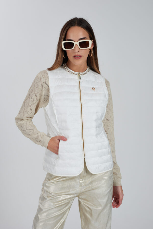 GIUBBINO DONNA SMANICATO SUPERLIGHT CON APPLICAZIONI SULLO SCOLLO